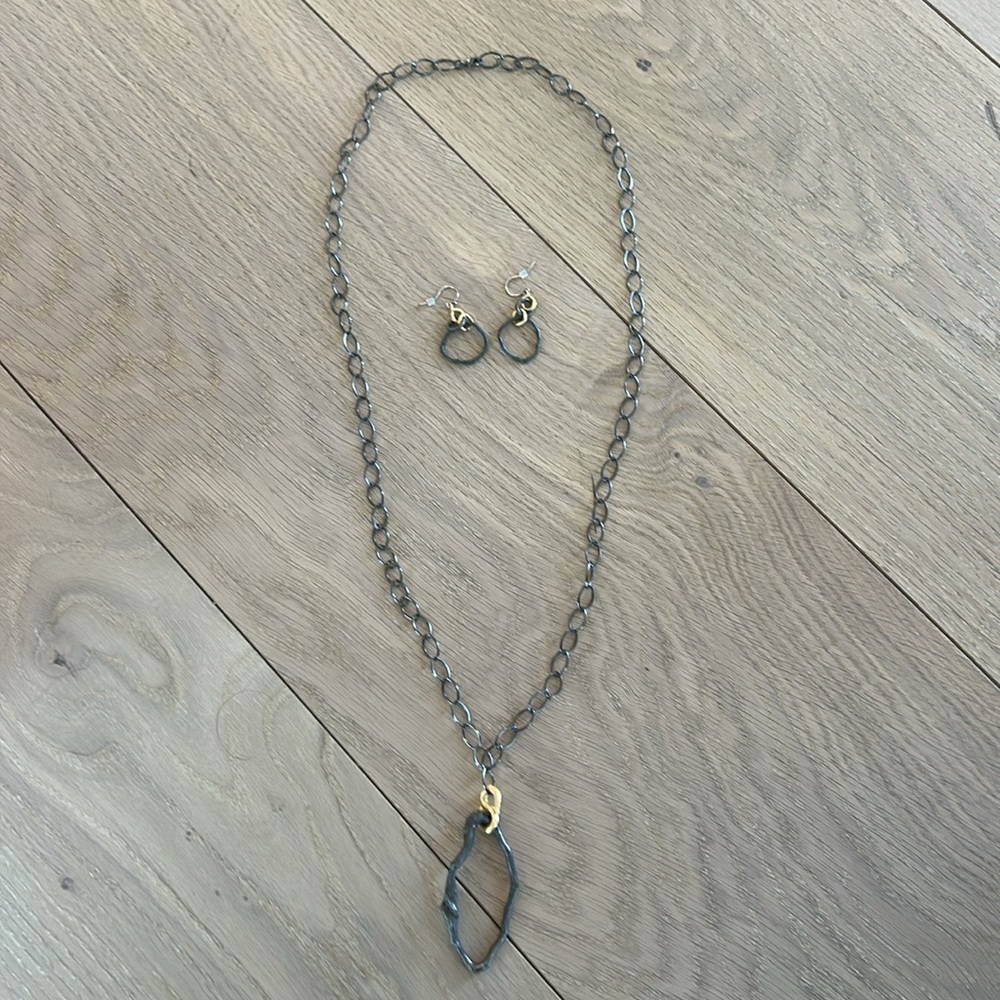 Contemporary necklace and earring set